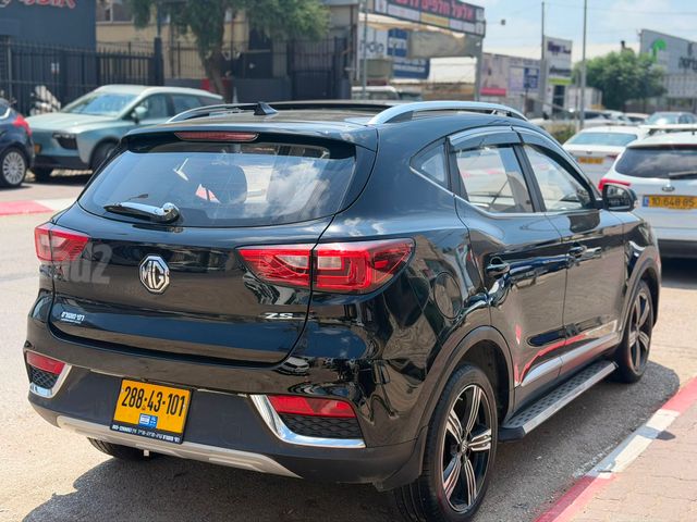 אם ג'י ZS