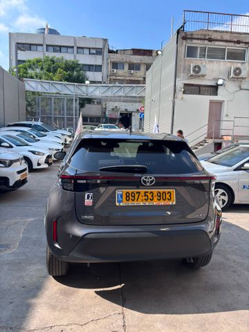 טויוטה יאריס קרוס