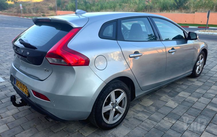 וולוו V40