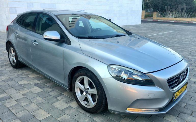 וולוו V40