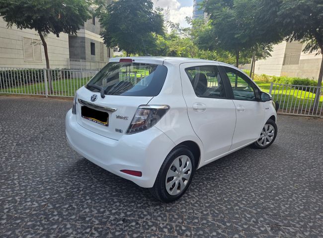 טויוטה יאריס