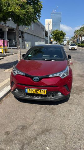 מודעת רכב טויוטה C-HR