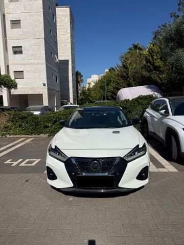 ניסאן מקסימה