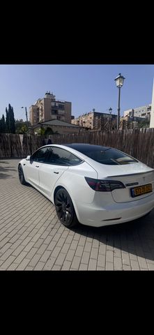 טסלה מודל 3