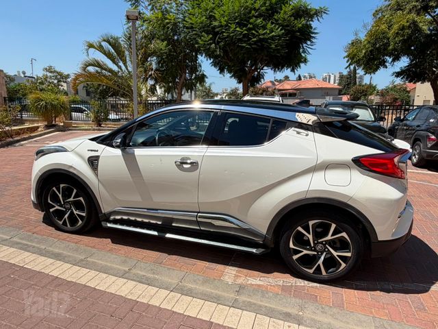 מודעת רכב טויוטה C-HR