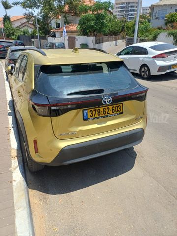מודעת רכב טויוטה יאריס קרוס