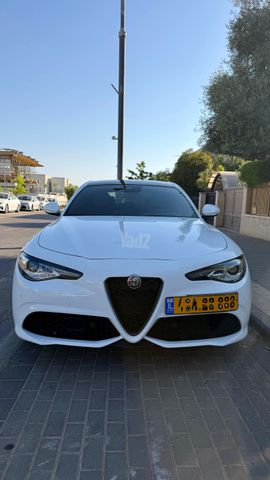 אלפא רומיאו ג'וליה