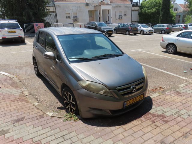 מודעת רכב הונדה FR-V