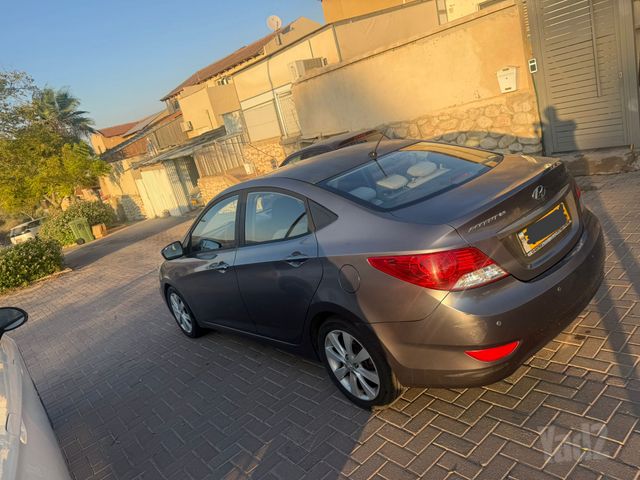 יונדאי אקסנט i25