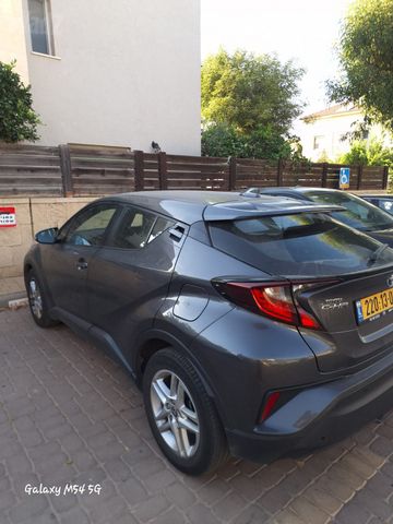 מודעת רכב טויוטה C-HR