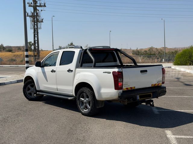 איסוזו די-מקס