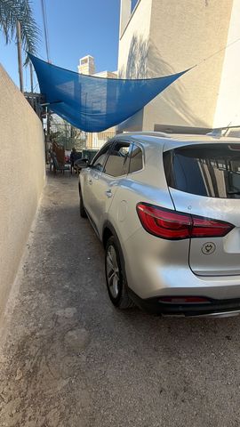 אם ג'י EHS PHEV