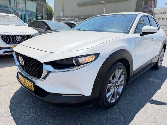 מודעת רכב מאזדה CX-30