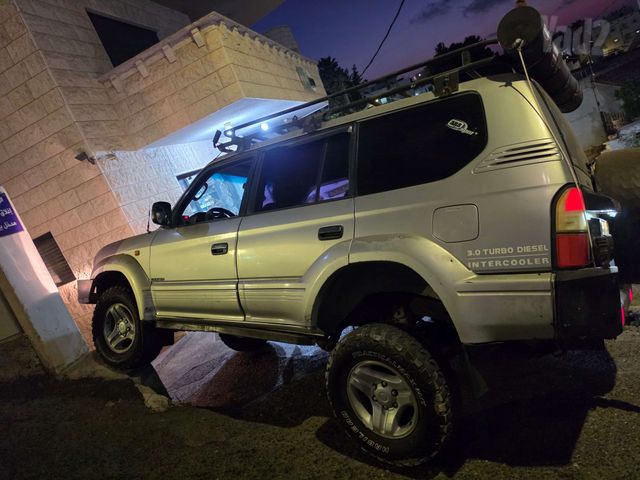 טויוטה לנד קרוזר