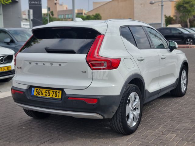 מודעת רכב וולוו XC40 1