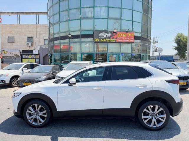מודעת רכב מאזדה CX-30 2