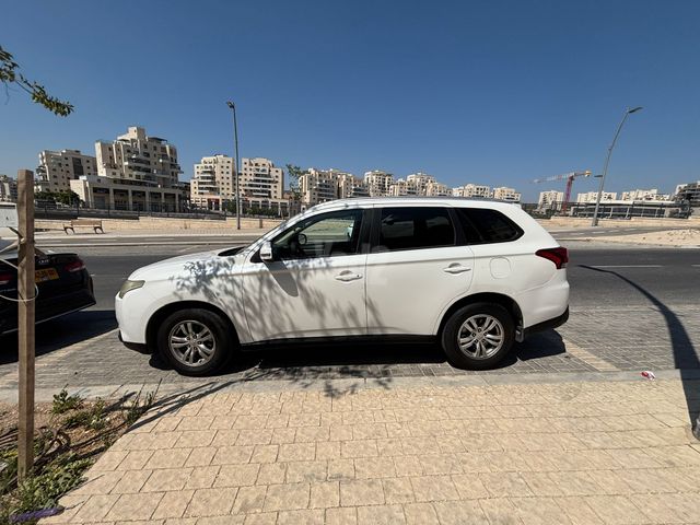 מיצובישי אאוטלנדר