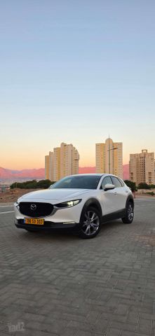 מודעת רכב מאזדה CX-30