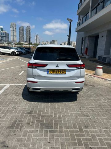 מיצובישי אאוטלנדר