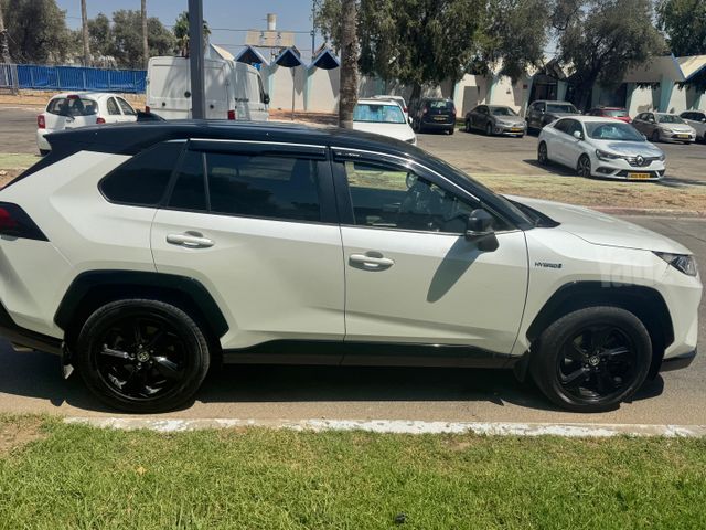 טויוטה RAV4