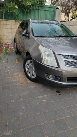 קאדילק SRX