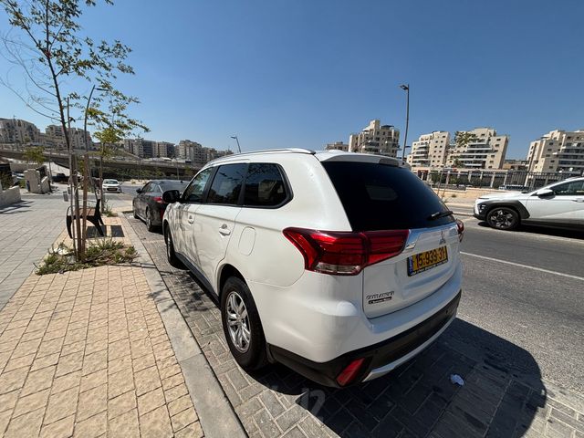מיצובישי אאוטלנדר