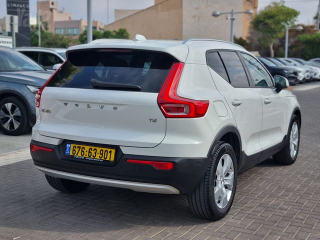 מודעת רכב וולוו XC40 1