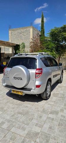 טויוטה RAV4