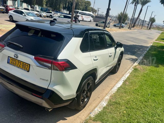 טויוטה RAV4