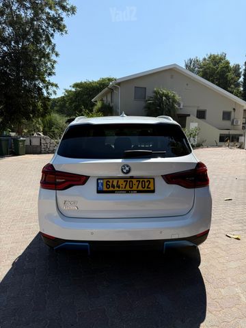 ב מ וו iX3