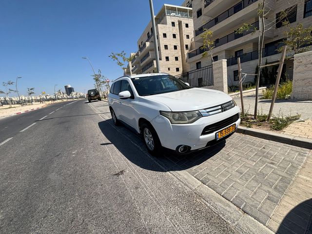 מיצובישי אאוטלנדר