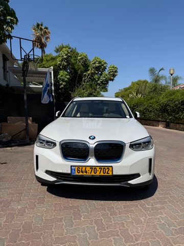 ב מ וו iX3
