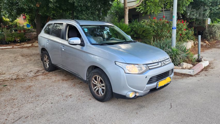 מיצובישי אאוטלנדר