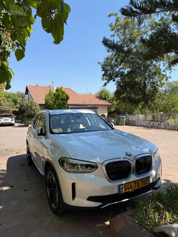 ב מ וו iX3
