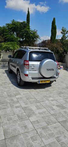 טויוטה RAV4