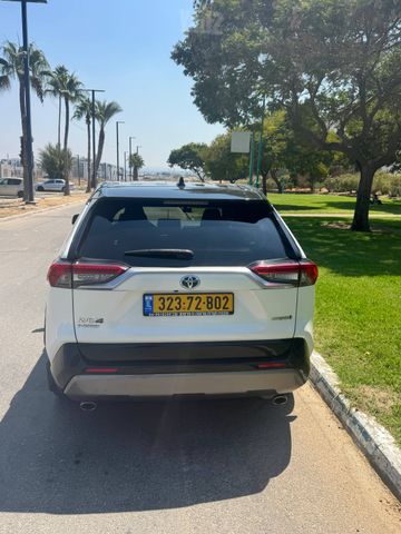 טויוטה RAV4