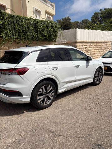 אאודי Q4 e-tron