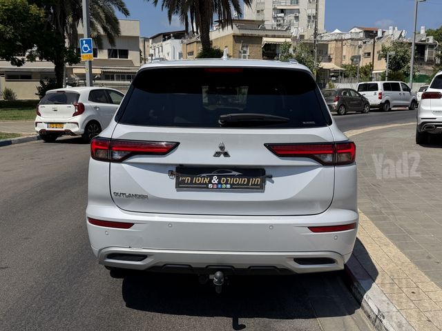 מיצובישי אאוטלנדר