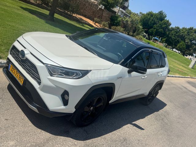 טויוטה RAV4