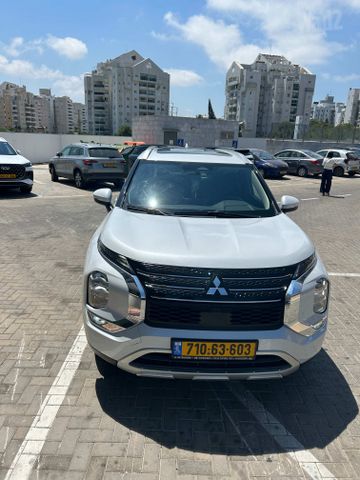 מיצובישי אאוטלנדר