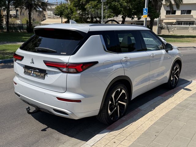 מיצובישי אאוטלנדר