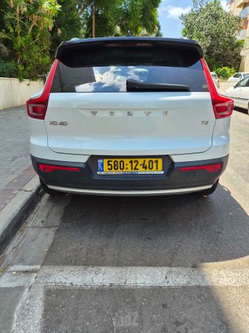 וולוו XC40