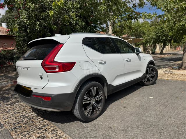 וולוו XC40