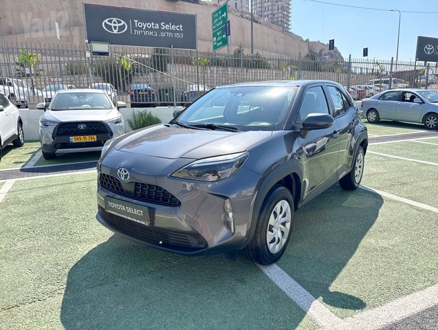 מודעת רכב טויוטה יאריס קרוס