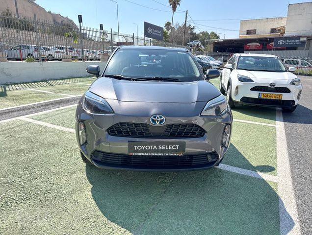 טויוטה יאריס קרוס