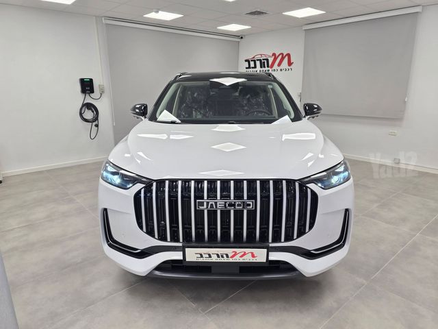 ג'אקו J8