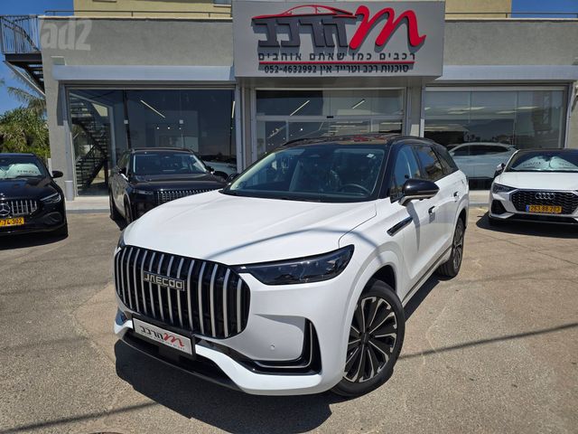 ג'אקו J8