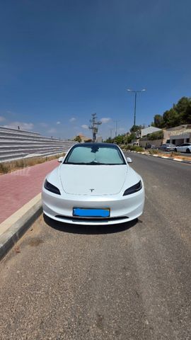 מודעת רכב טסלה מודל 3