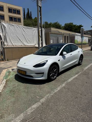 מודעת רכב טסלה מודל 3