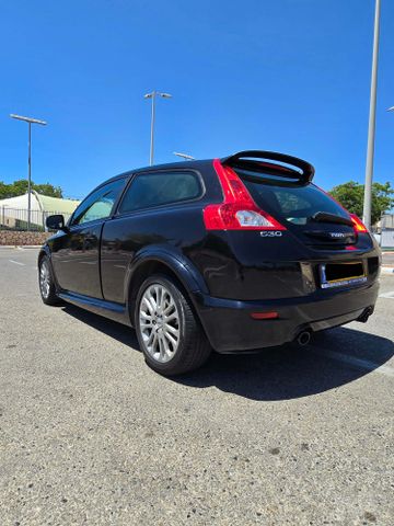 וולוו C30